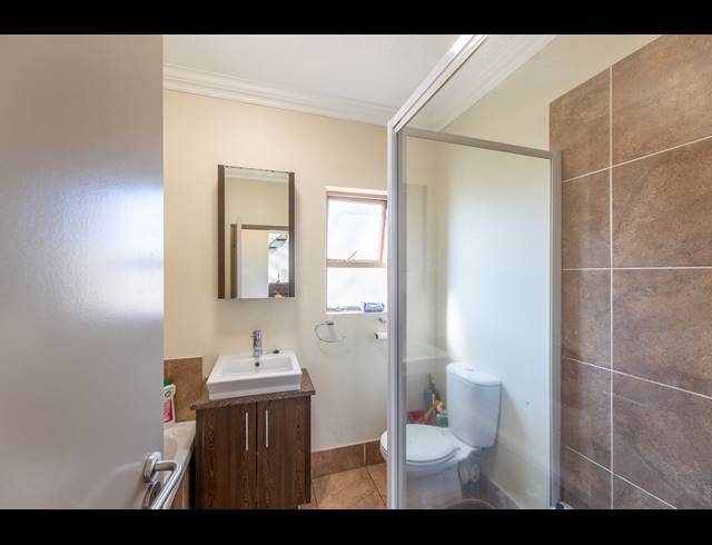 2 BEDROOM APARTMENT FOR SALE IN LONEHILL
